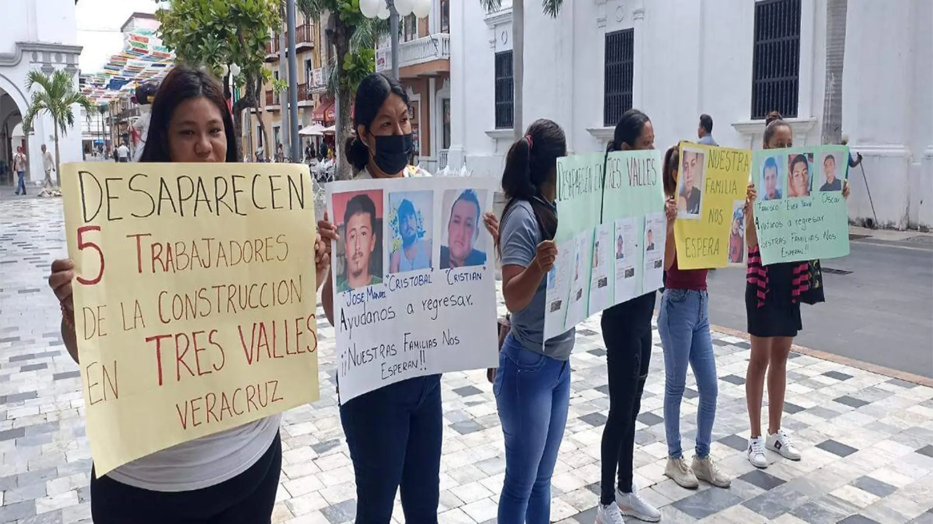 Familiares de albañiles desaparecidos en Tres Valles